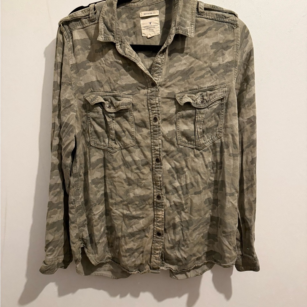 🩵American Eagle Outfitters Camouflage Button Down Shirt